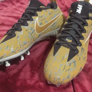 Men’s football cleats